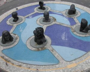 Praça das Cabeças - Praia grande